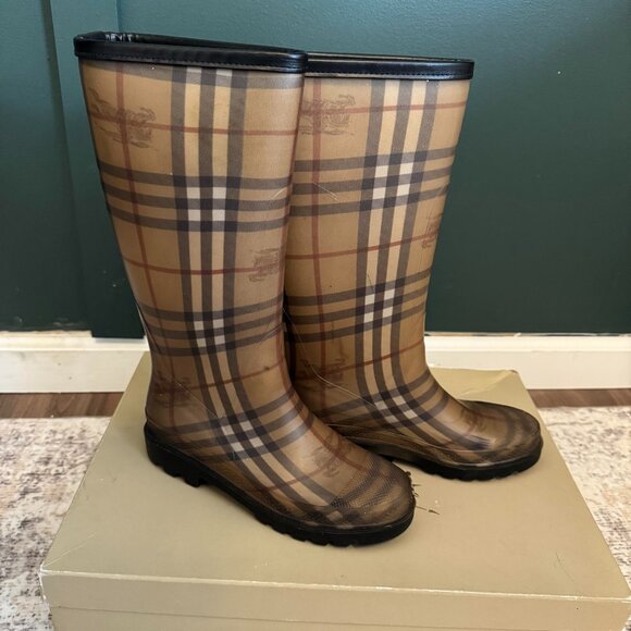 BURBERRY RAIN BOOTS - SIZE 7.5 - Picture 1 of 7